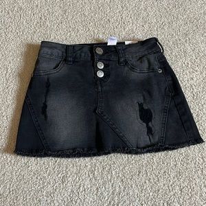 I I’m selling this justice girls mini skirt